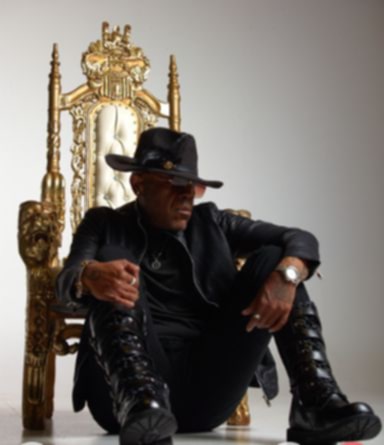 Stacy on throne
